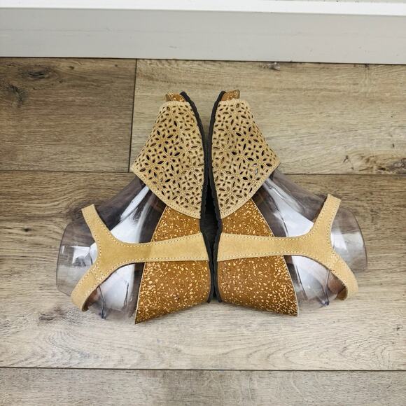 Spring Step Tan Suede Perforated Wedge Sandal Women’s Size 9.5 - Picture 8 of 11